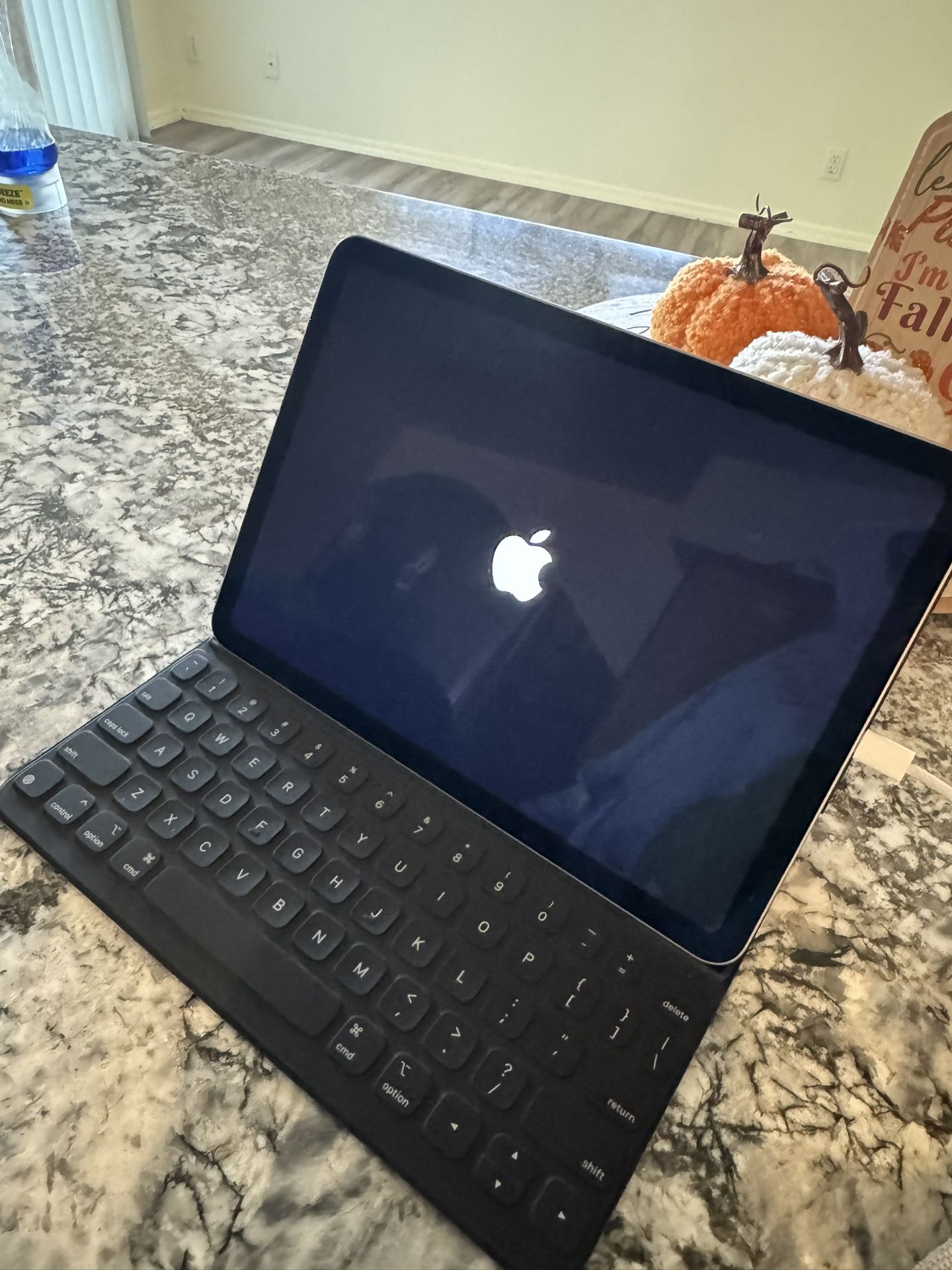 iPad Air 11 Inch Grey W SMART KEYBOARD