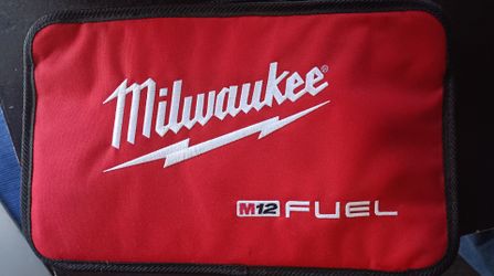 Milwaukee M12 impact tool / with case, charger and 2 M12 batteries