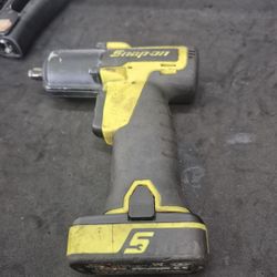3/8 Snap On High Vis Yellow 14.4v Impact Works Well Just Don't Use It Often 180 Or 200 With Charger
