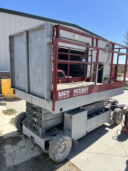 Mec 2558HT Skyjack scissor lift
