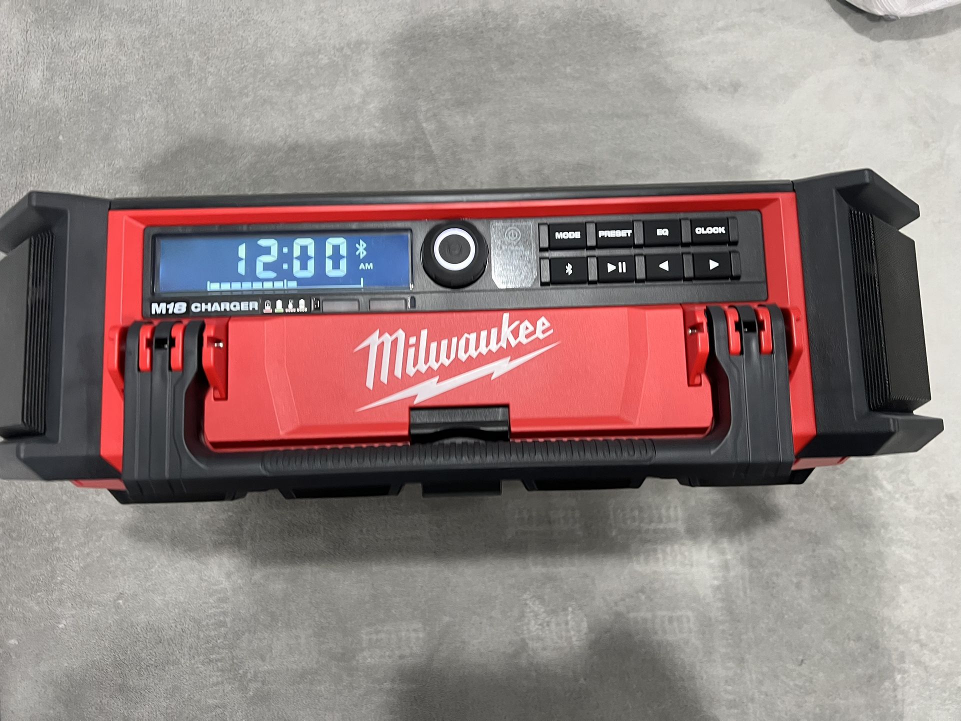 Milwaukee Radio Packout New
