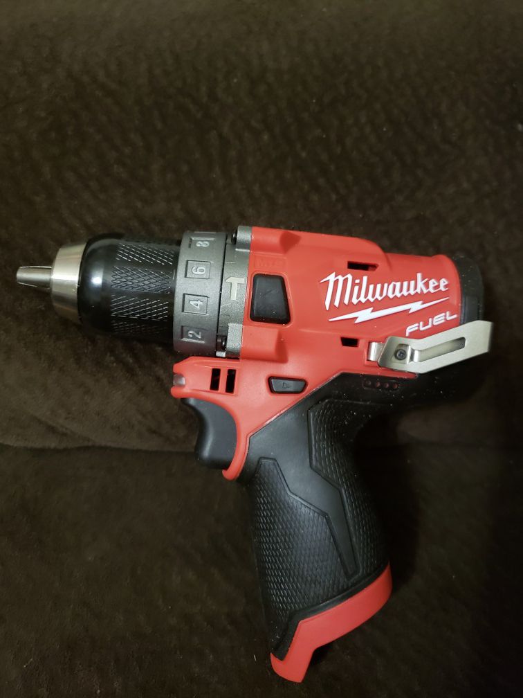 Milwaukee hammer drill 12.v