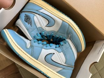 Jordan 1 Mid SE Ice Blue Wmms Size 9.5