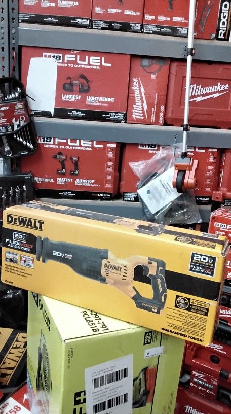 DEWALT 20V MAX BRUSHLESS FLEX VOLT ADVANTAGE RECIPROCATING SAW (TOOL ONLY)
