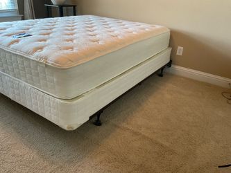 QUEEN  BED ( MATTRESS/BOX SPRING/ STEEL CASTERS) SERTA-( BORDEAUX)-57”x82”