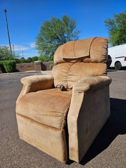 GOLDEN POWER LIFT CHAIR