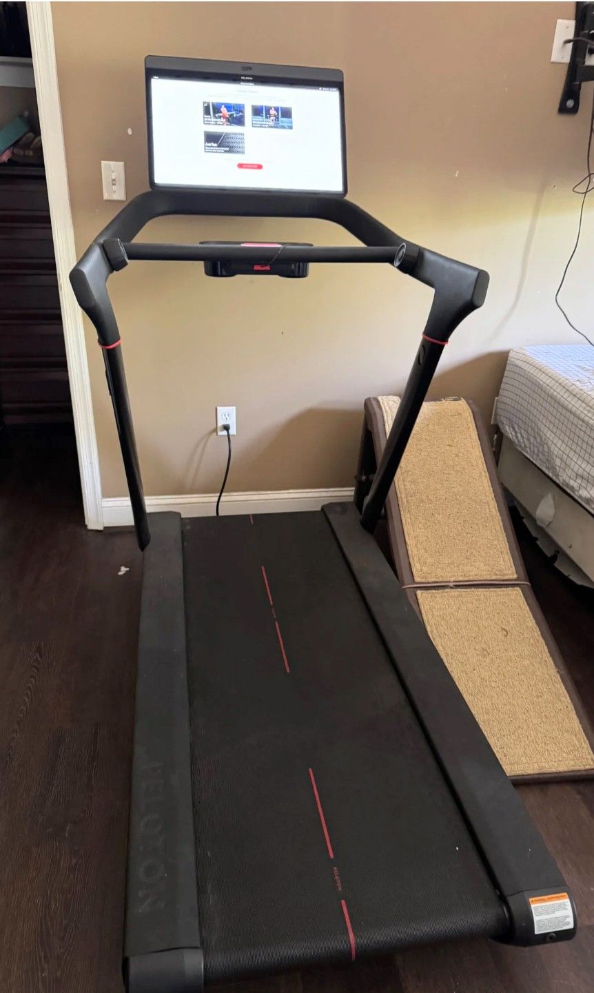 Peloton Tread