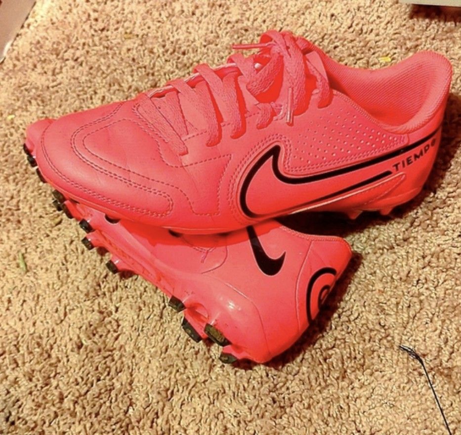 Hot Pink 5.5 Youth Shallow Nike Tiempo Sport Cleats