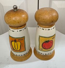 Vintage Manual Grinder Mill Set Wood & Ceramic Vegetable Tomato Design