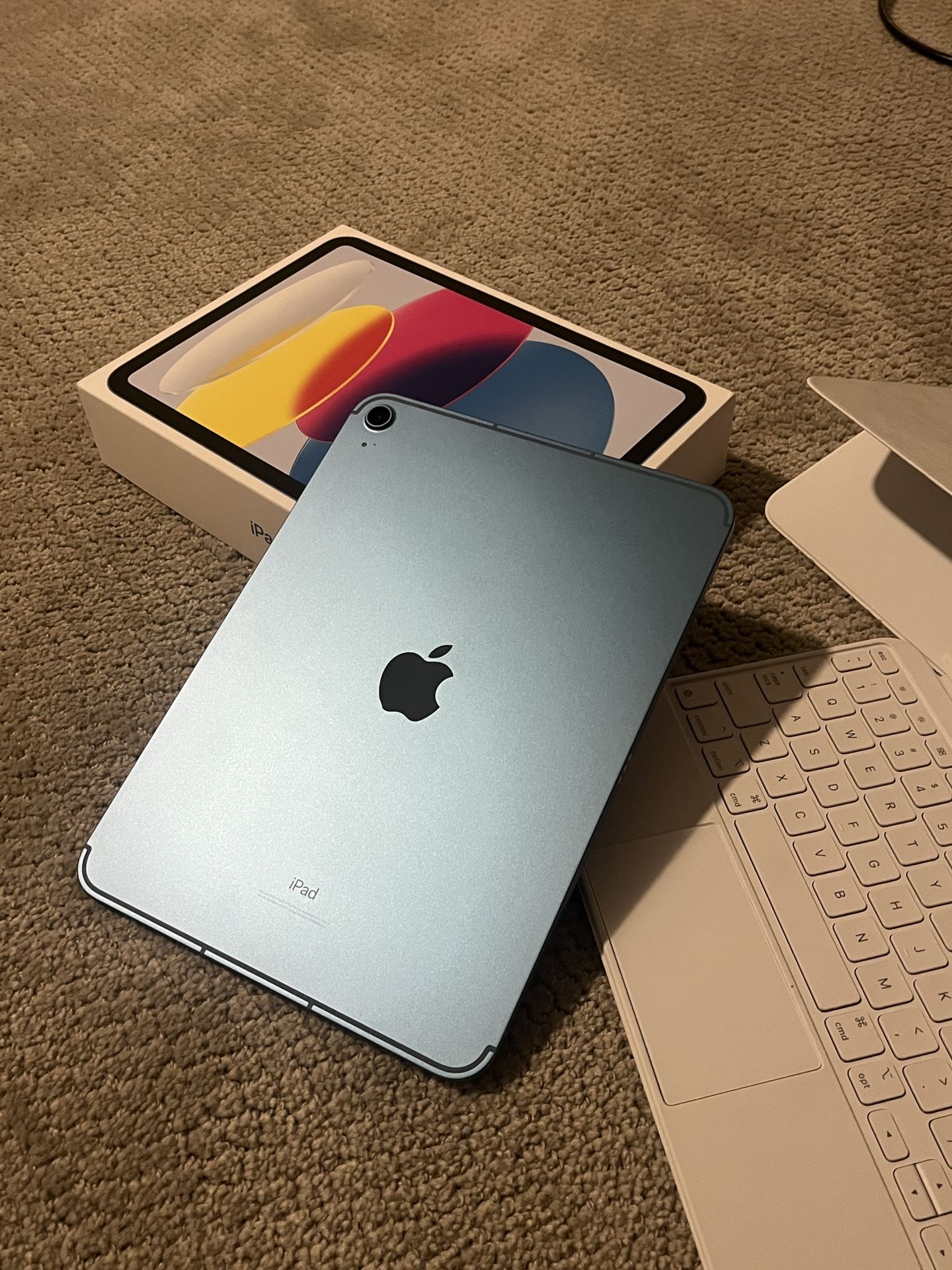 10th Gen ipad with cellular 64GB with keyboard