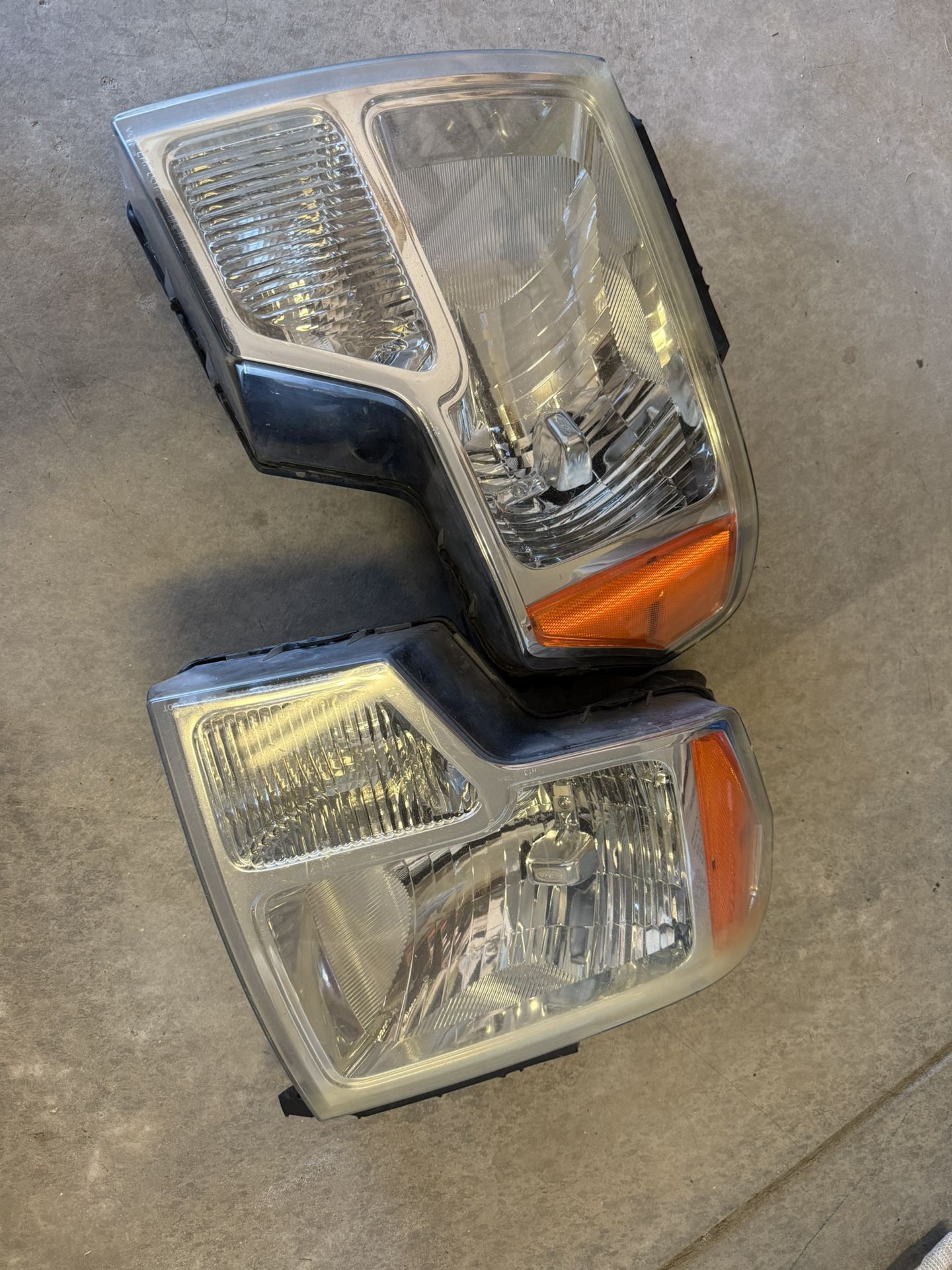 Ford F150 2011 Front Light