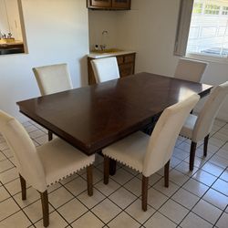 Dinning Table With 6 Chairs!!
