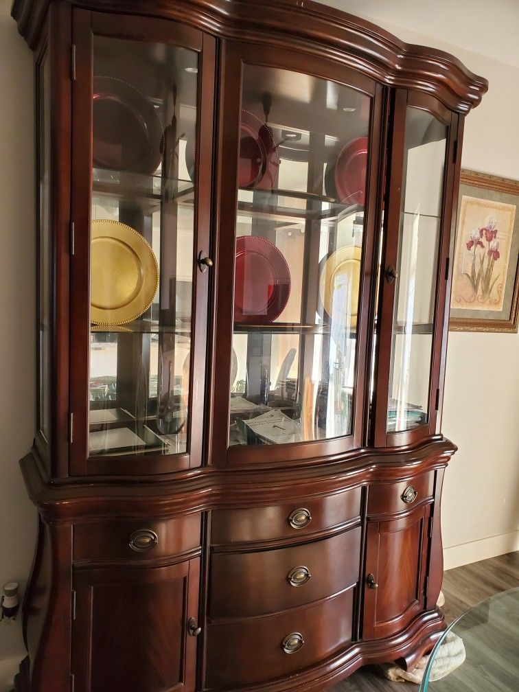 China-vitrina From Ashley Furniture$150