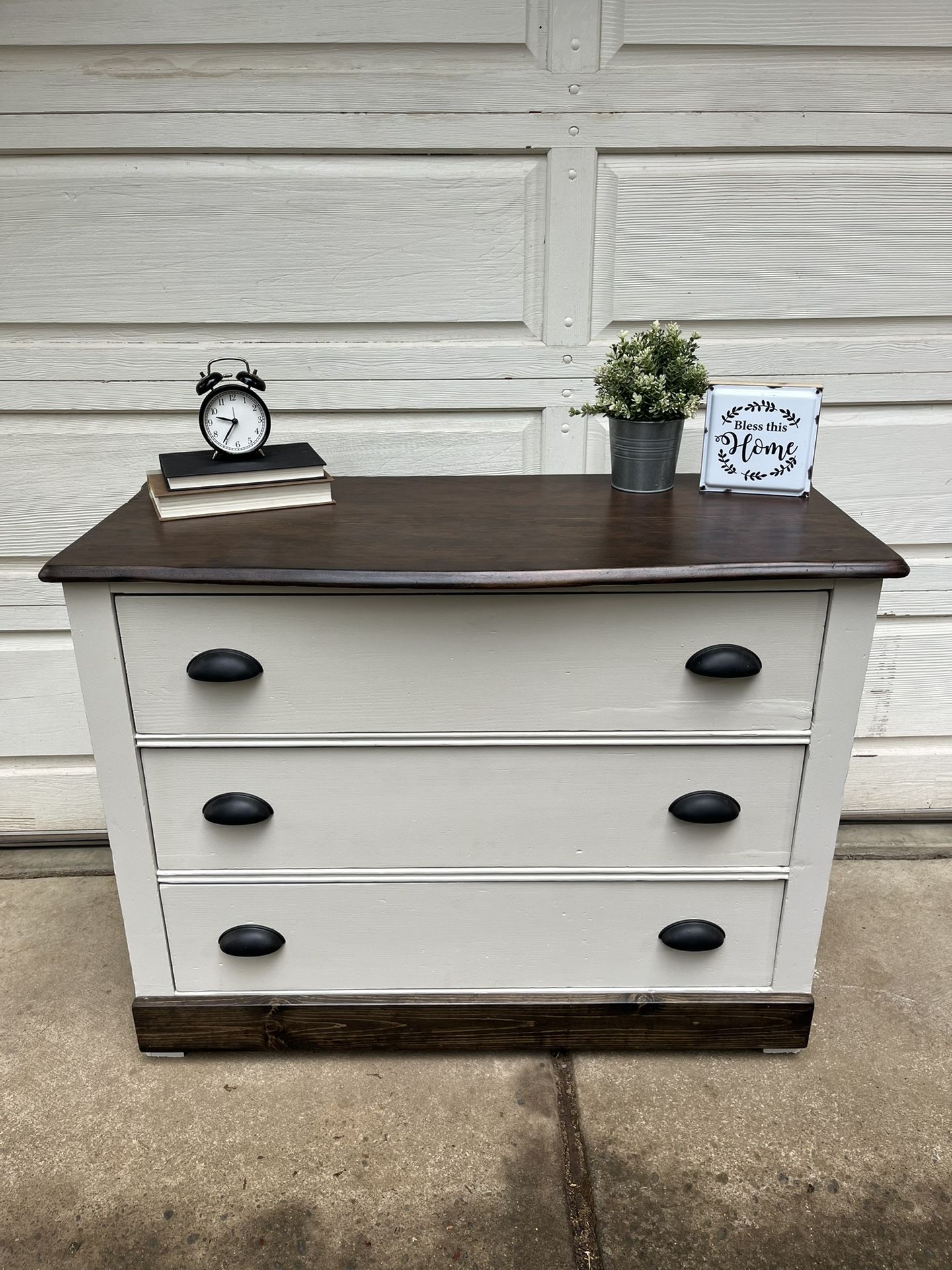 Farmhouse 3 Drawer Dresser
