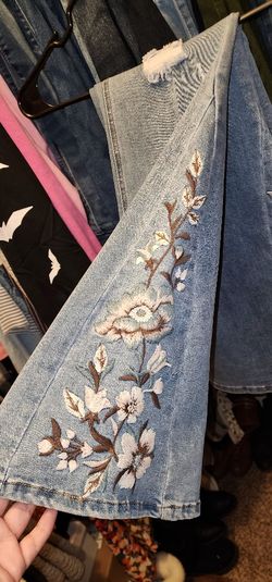 Sz 27 BEAUTIFUL FLARE JEANS