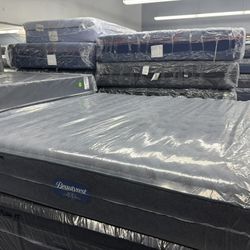 KING SIZE SIMMONS BEAUTYREST LEVEL 1 (MEDIUM) MATTRESS & BOX SPRINGS BED SET
