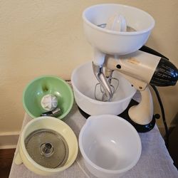 Working Sunbeam Mixmaster with extra attachments 