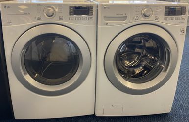 White LG Front Load Washing Machine and Gas Dryer Set (0-0121)