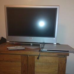 Sony 32 inch and VCR both remotes