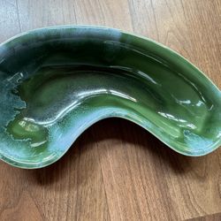 Pfaltzgraff P107 Drip Green Glaze Console Bowl Dish Kidney Shape Mid Century