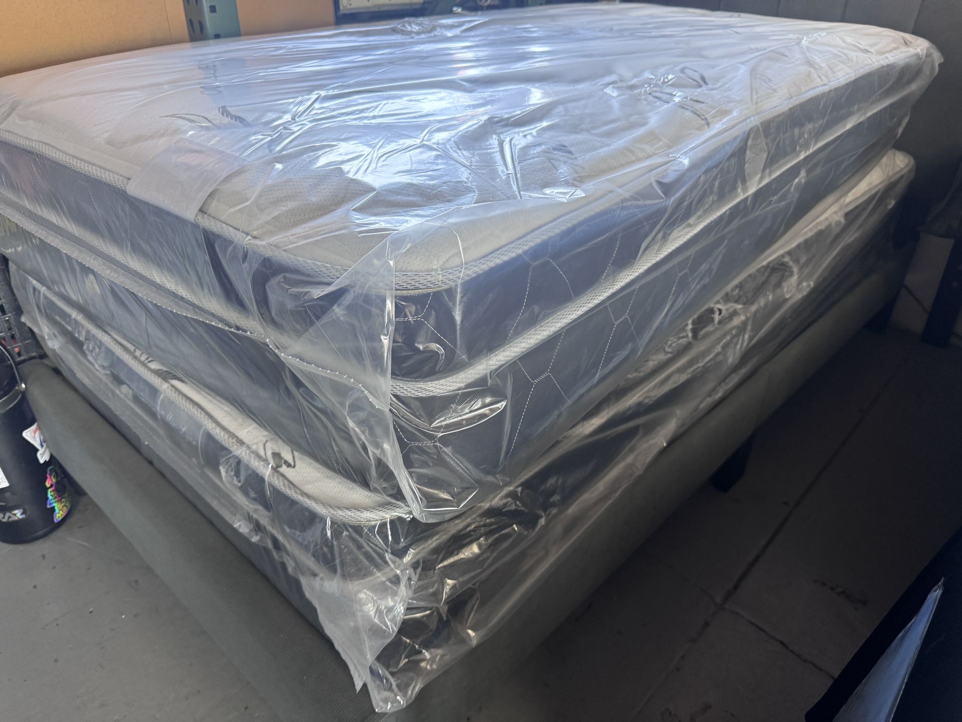 Mattress Warehouse Liquidation! Thick Comfy Mattresses king $298 Queen $218 Full $198 Twin $148