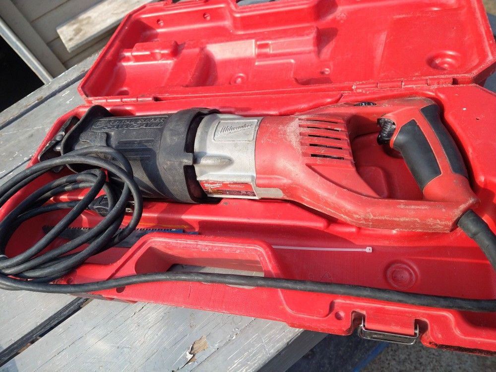 Milwaukee SAWZALL Reciprocating Saw /Heavy Duty Carry Case
