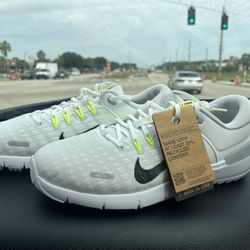 BRAND NEW NIKE GOLF SHOES