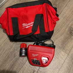 M12 12-Volt Lithium-Ion Compact Battery Pack 1.5 Ah and Charger Starter Kit $60 Firm Price South Austin Pick Up 