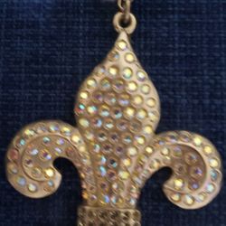 Rhinestones Bold Necklace With A Fleur De Lis Pendant