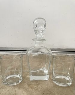 SKULL WHISKEY DECANTER AND GLASSES