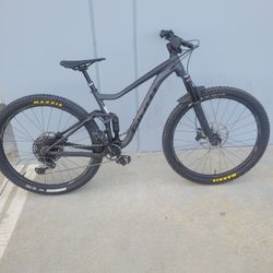 GIANT MOUNTAIN  BIKE BU