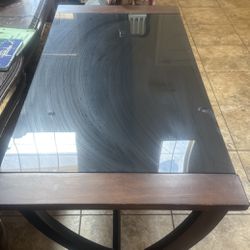 Black / brown Table