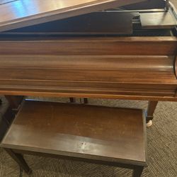  Vintage Monarch Baby Grand Piano – Beautiful Wood Finish