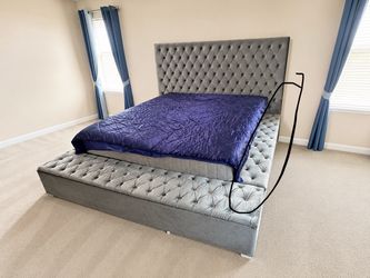 KING SIZE STORAGE BED FOR SALE!!!!