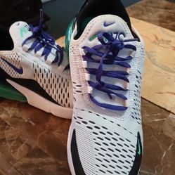 Nike 270 Size 9  ( Womens  )