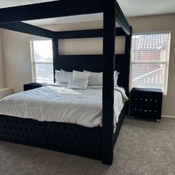California King Canopy Bed – LIKE NEW