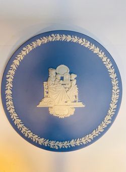 Vintage Wedgwood MOTHERS DAY plate.  Perfect gift for moms!