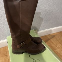 New in box, women’s boots, brown.