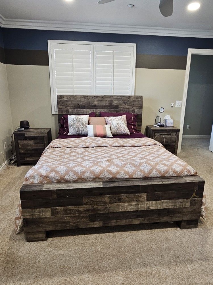 Queen Bed With Two End Tables