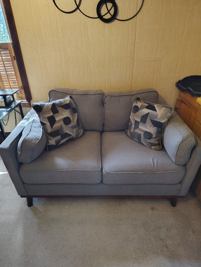 Selling Love Sofa, Perfect Condition
