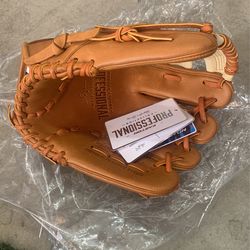 BRAND NEW SOFTBALL GLOVE READY FOR FIELD PLAY