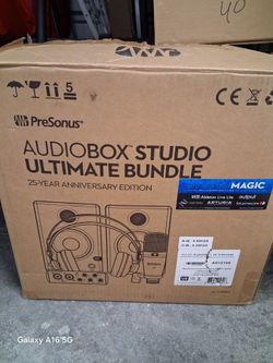 Perfect  condition  starter studio with computer included