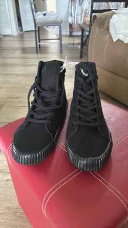 Brand-new Levi's shoes for men or teenage boys, size 8.5