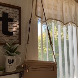 LIGHT BROWN/TAN MICHAEL KORS CROSSBODY 