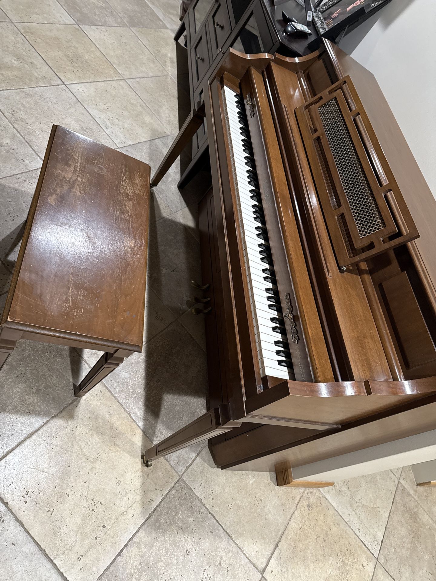 piano With Bench 