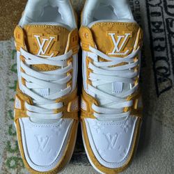 Loui Vuitton Shoes (Size 9)