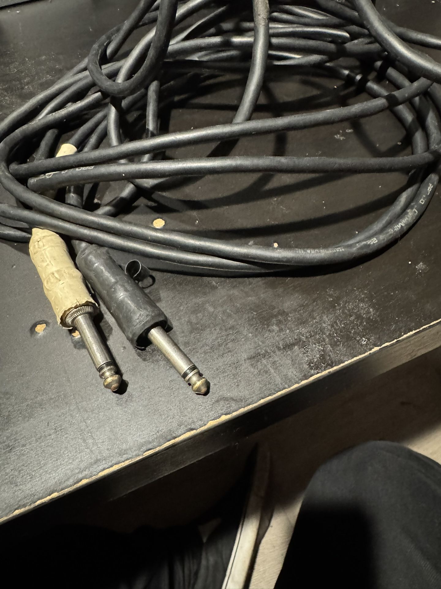 10ft electric guitar cable (used) works great.