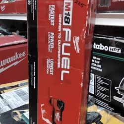 MILWAUKEE M18 FUEL OSCILLATING MULTI- TOOL (TOOL ONLY)