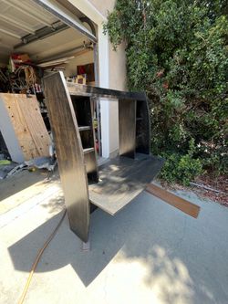 Free Wall-mounted, floating desk