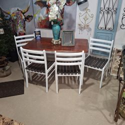 Table +4 Chairs